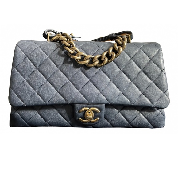 Chanel Trapezio Leather Handbag - Picture 3 of 10
